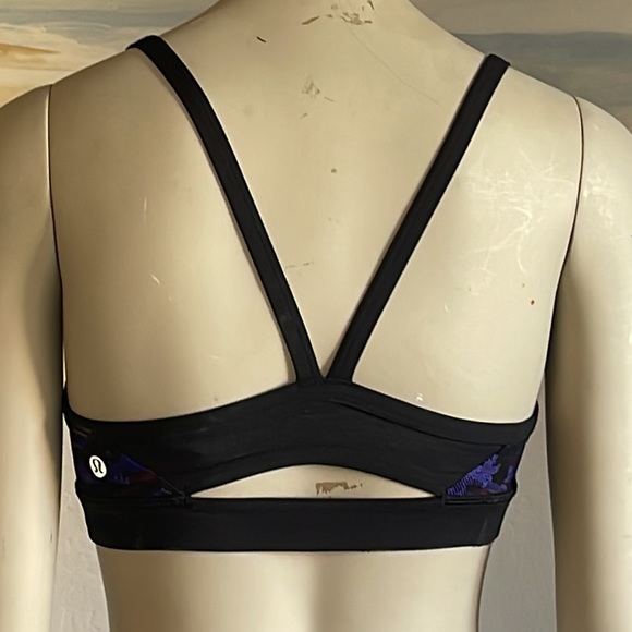 NWOT lululemon sports bra - Picture 3 of 6